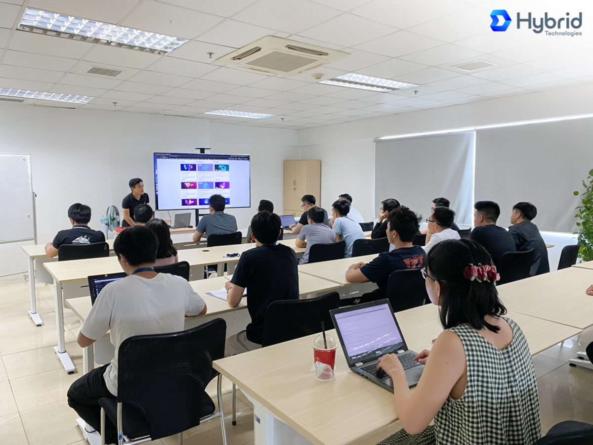 [HYNEWS] “Đột nhập” buổi Tech Talk – Chuỗi hoạt động học tập & chia sẻ công nghệ tại Hybrid Technologies